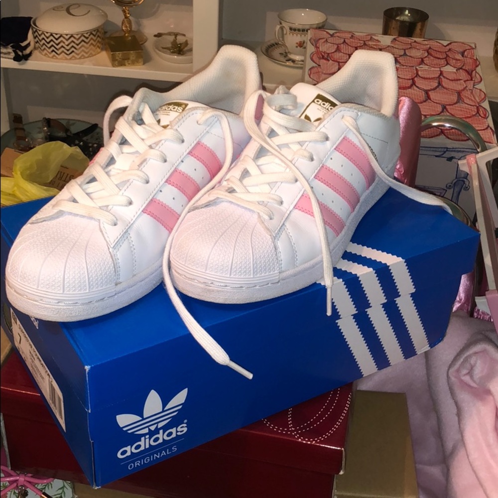 Adidas superstars